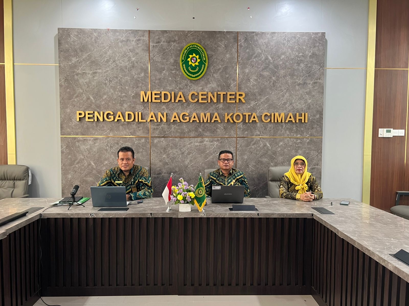 7b405fe3 8045 48af 92d4 6693fba9cda5