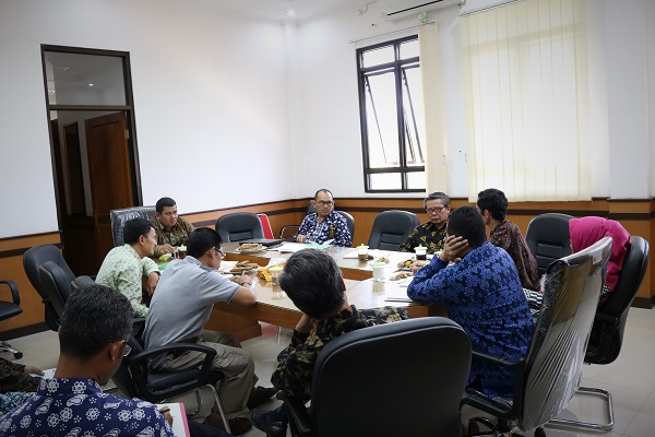 rapat evaluasi