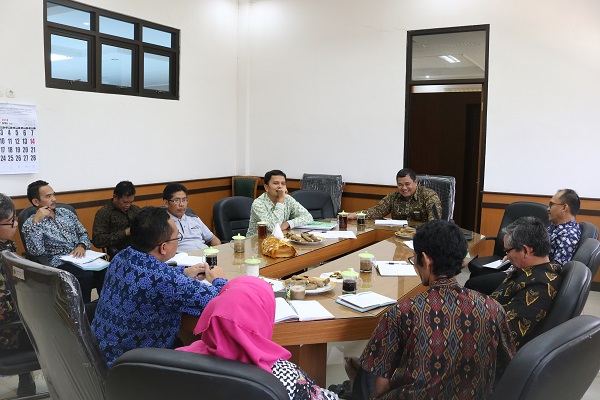 rapat evaluasi1